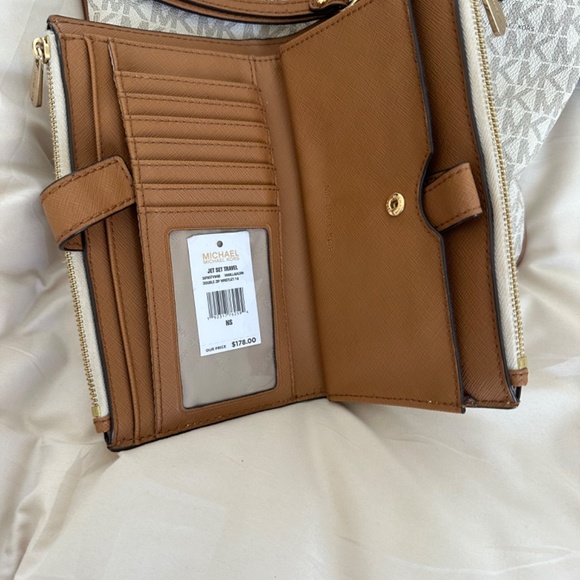 Michael Kors cross body and wristlet set - Picture 2 of 4